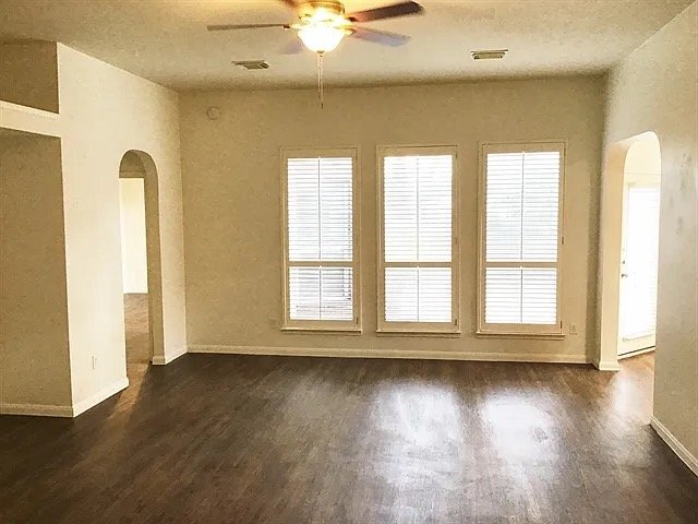 Building Photo - 22508 Red River Dr