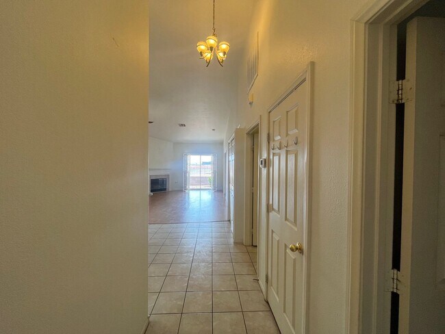 Building Photo - Sunny 2-Bed, 2-Bath in gated community!