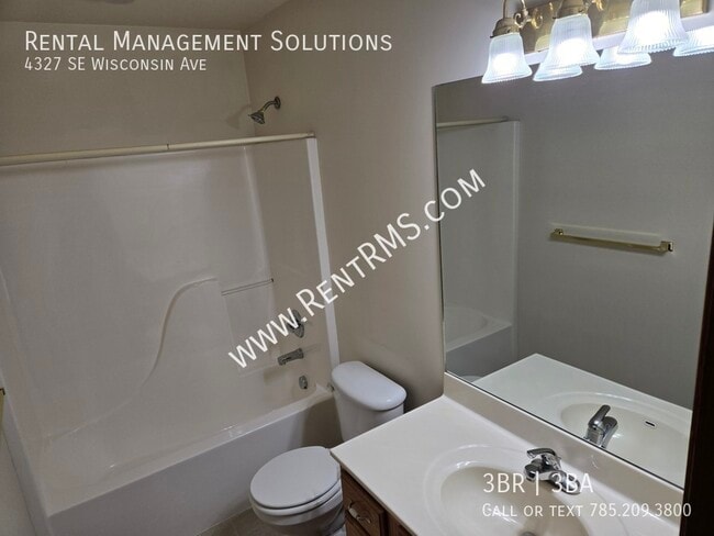 Building Photo - 4327 SE Wisconsin Ave