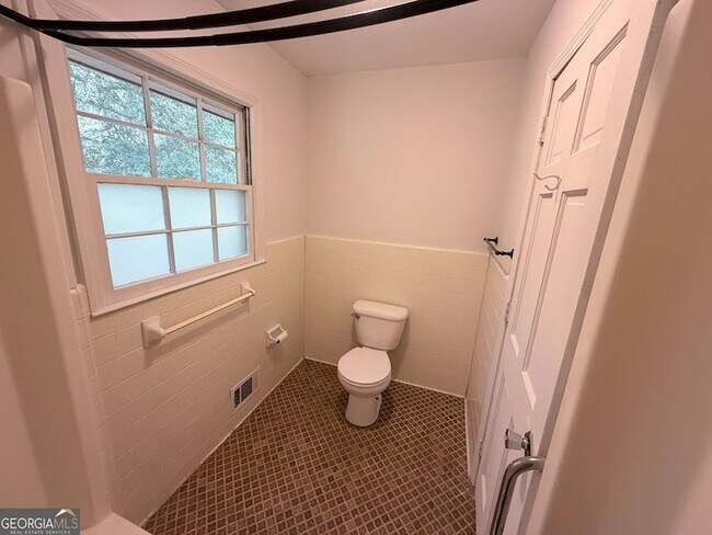 Building Photo - 1514 Humphries Rd NW