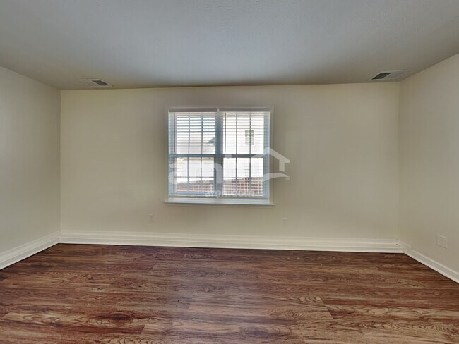 Building Photo - 2114 Debbie Ln