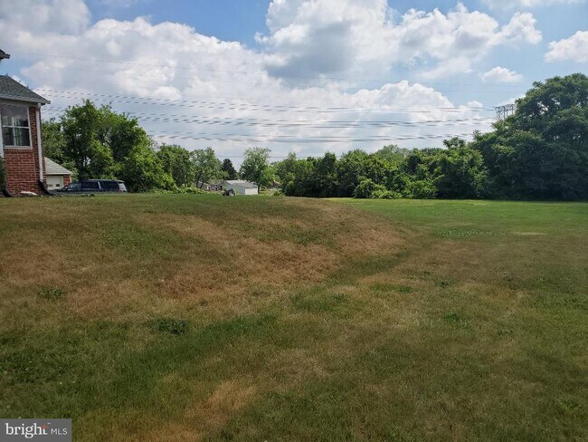 Building Photo - 326 Wellham Ave