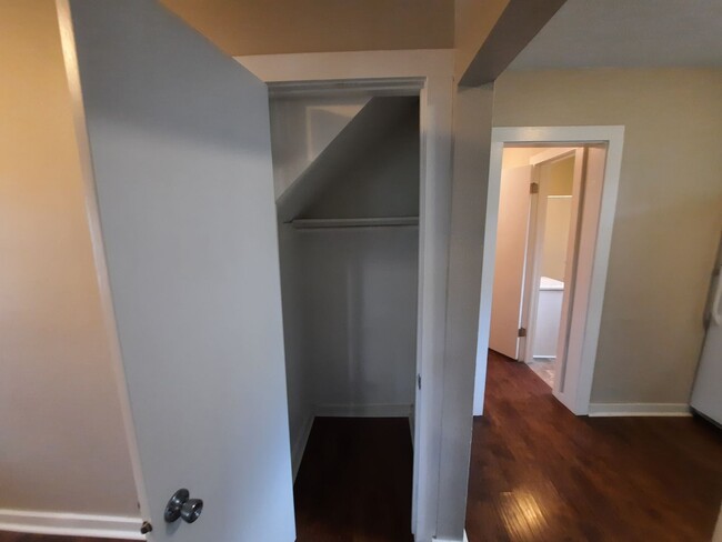 Building Photo - 2 Bedroom, 1 Bathroom rental home with gar...