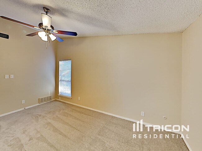 Building Photo - 2813 Whitehurst Dr