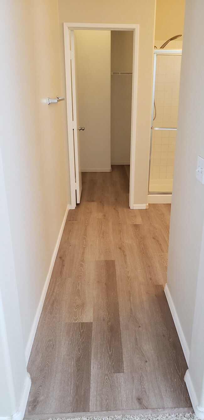 Building Photo - 6005 Linosa Ct