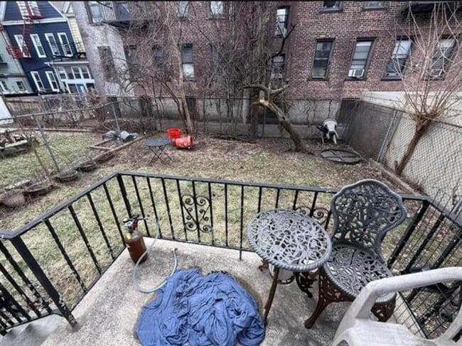 Building Photo - 21 49th St