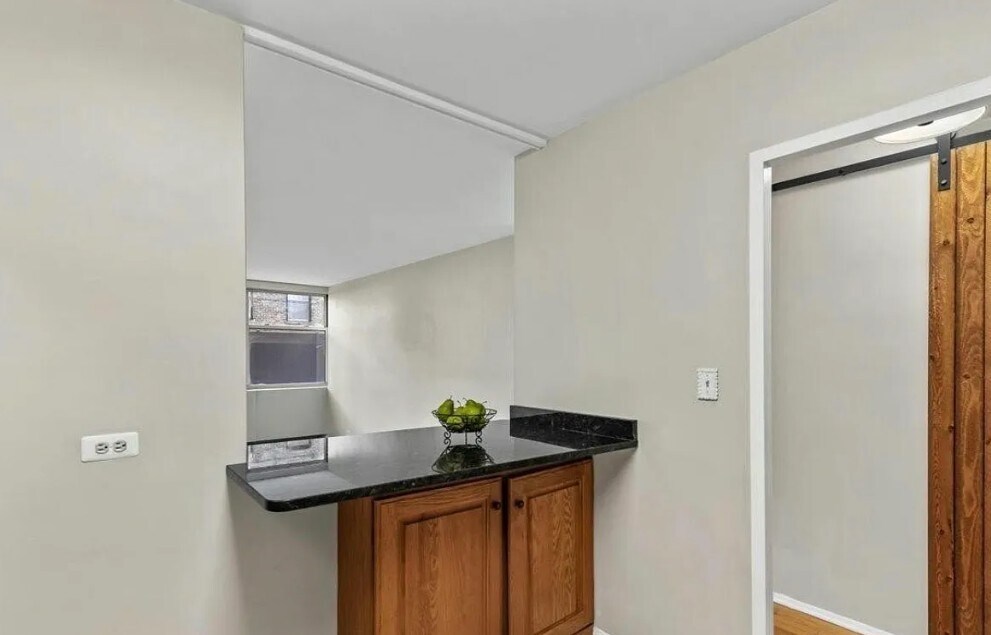 Building Photo - 30 E Elm St