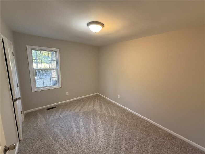 Building Photo - 8111 Oak Arbor Rd