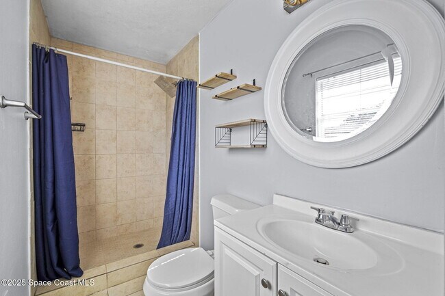 Building Photo - 818 Hampton Way