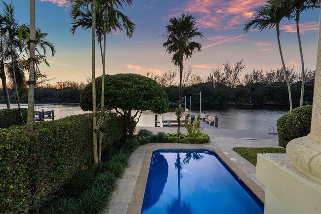 Building Photo - 549 NE 19th Ave