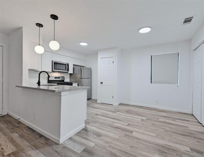 Building Photo - 2303 Cedrick Cove