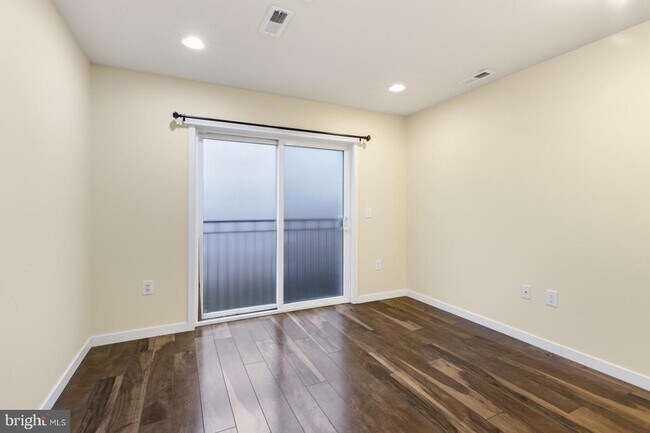 Building Photo - 134 S 46th St