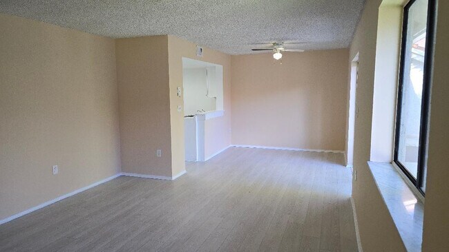 Building Photo - 3242 Coral Lake Ln