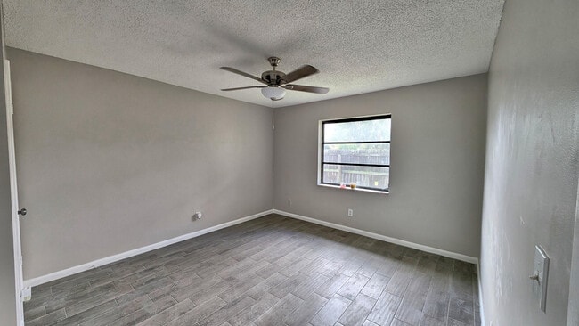 Building Photo - 9216 E Highland Pines Blvd
