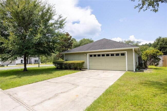 Building Photo - 1608 NE 45th Pl