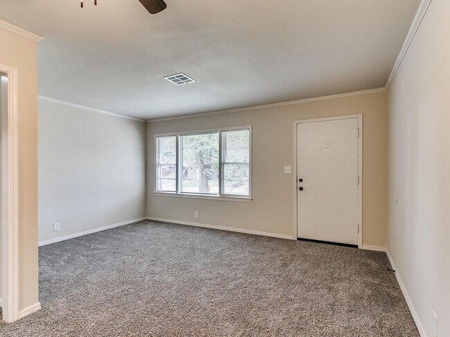 Building Photo - 2221 Churchill Pl