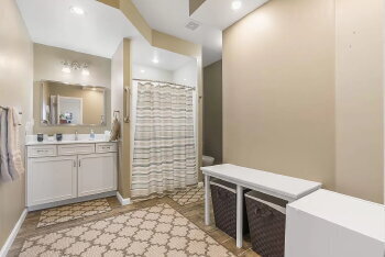 Building Photo - Lake view Condo in the middle of Branson