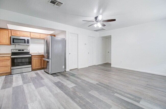 Building Photo - 1501 E Roosevelt St