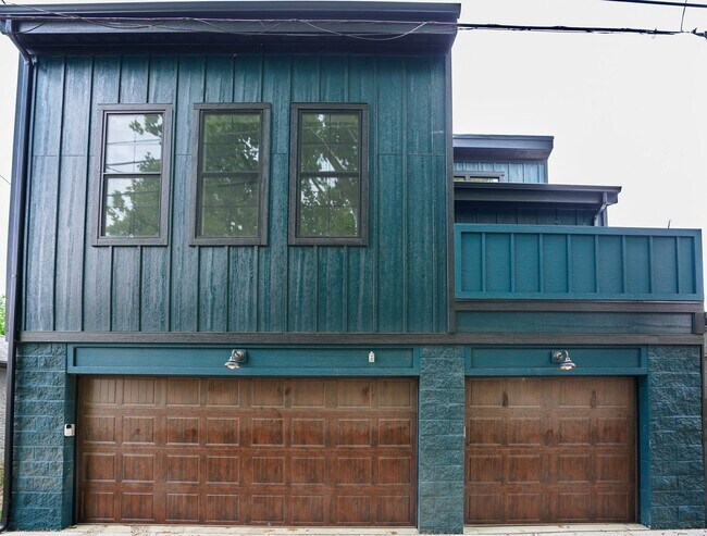 Building Photo - Modern Elegance w/ Garage Parking in Germa...