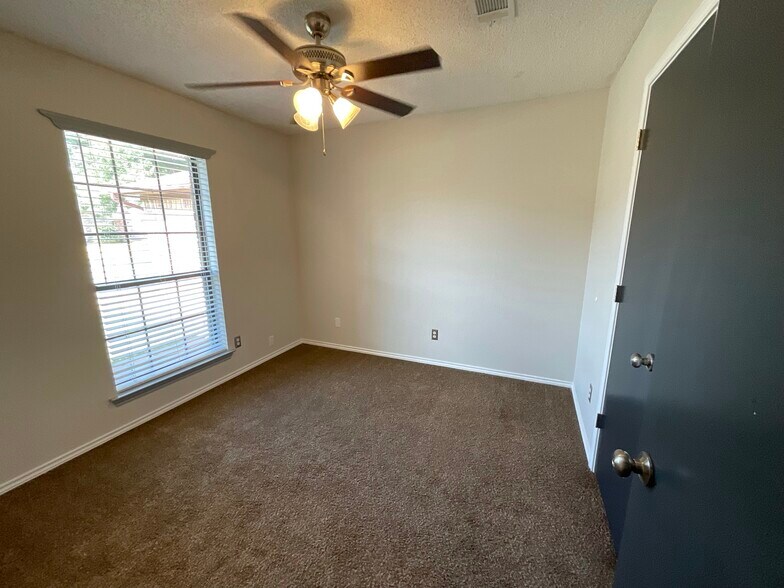 Building Photo - 6349 Hunters Glen Dr