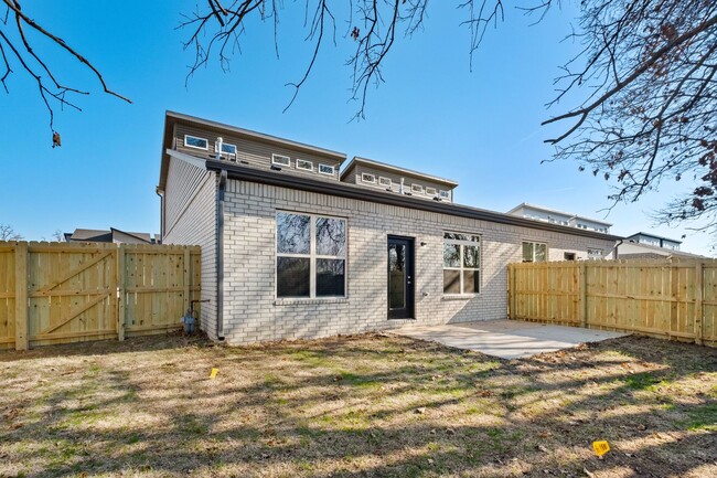 Building Photo - 721 Sun Meadows Loop