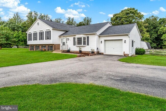 Building Photo - 5285 Stowe Ln