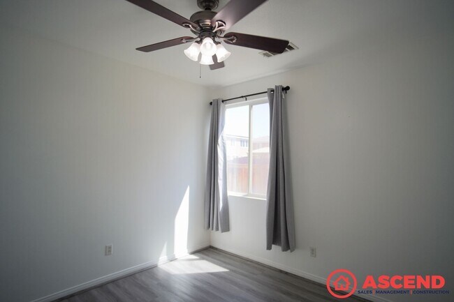 Building Photo - Beautiful 4 Bedroom in Southwest!