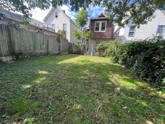 Building Photo - 163 E 22nd St