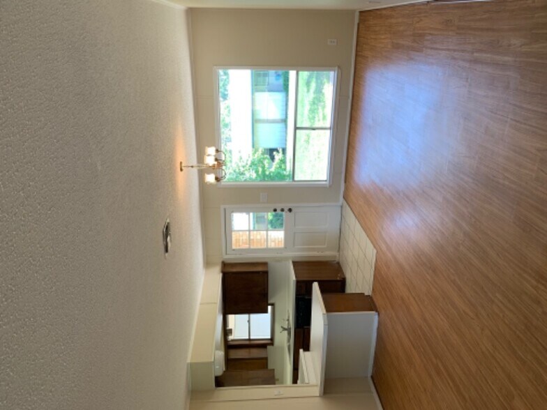 Building Photo - 1823 Greenwood Ln