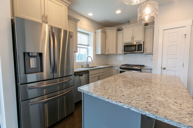 Building Photo - Beautiful 3 Bed/2.5 bath cottage in Chatham Park Available early September