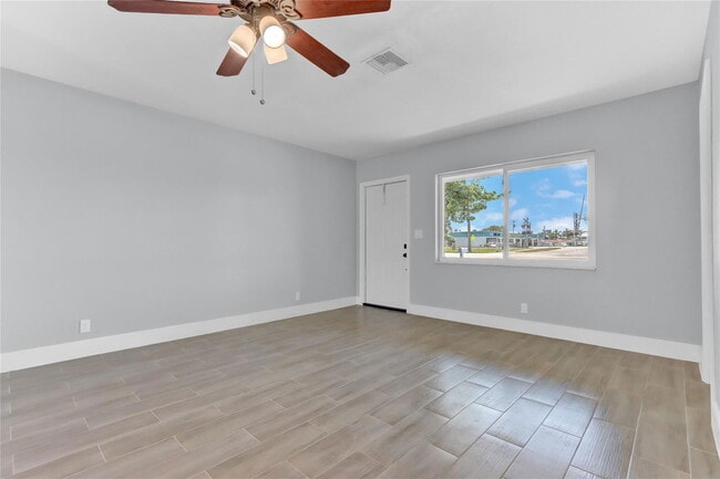 Building Photo - 2822 N Dixie Hwy