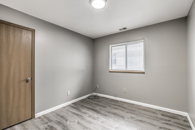 Building Photo - 18 Redwood Dr