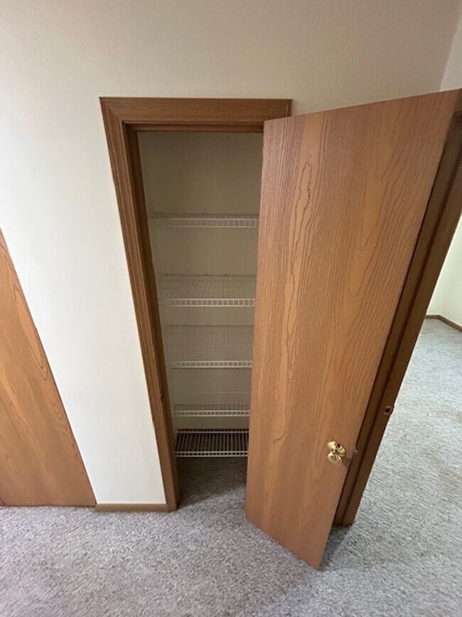 Building Photo - Black Friday Move-in Special! Up to $500 off!