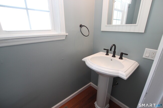 Building Photo - 12 Eagle Rock Hill