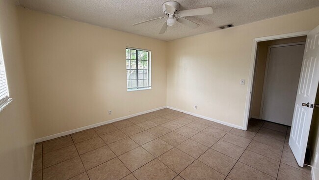 Building Photo - 1584 E Breezy Ln