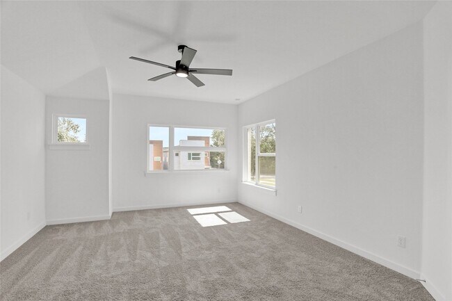 Building Photo - 312 Oakbend Dr