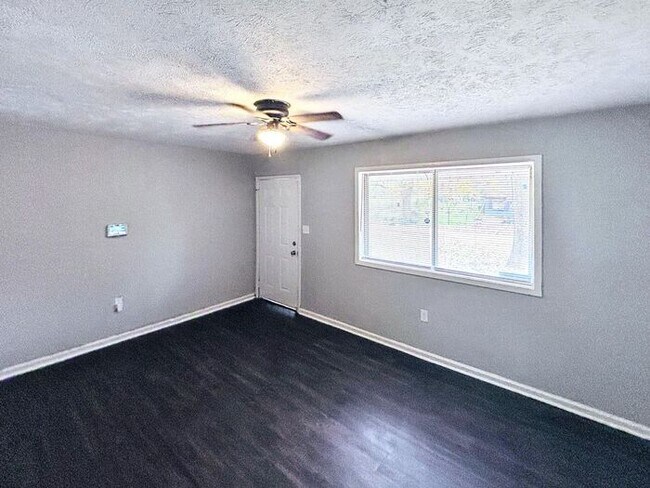 Building Photo - Lovely 3-Bedroom Home: Comfort and Conveni...