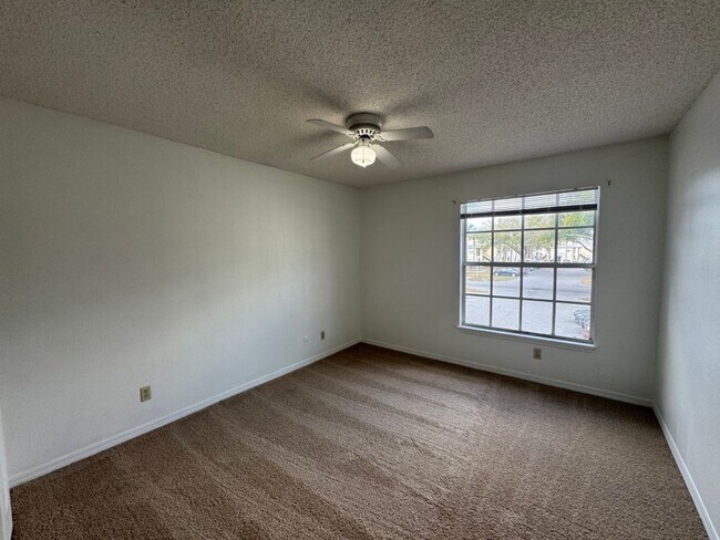 Building Photo - 1057 S Hiawassee Rd
