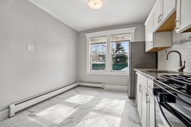 Building Photo - 78 W 6th St