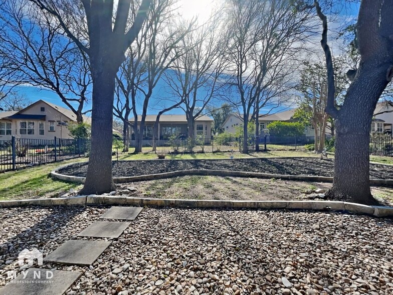 Building Photo - 288 Whispering Wind Dr