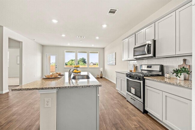 Building Photo - 121 Brody Ln