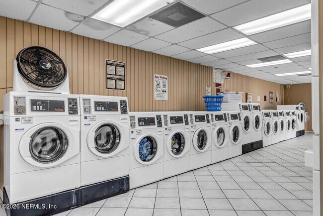 Building Photo - 3906 Mission Dr