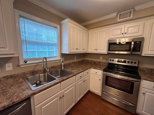 Building Photo - 2009 Dundee Way