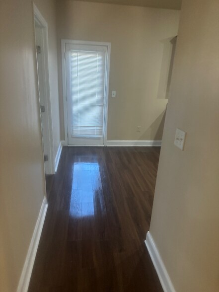 Building Photo - 1985 Boatswain Dr