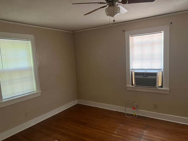 Building Photo - 1 bed, 1 bath unit in Vollintine Evergreen Historic District