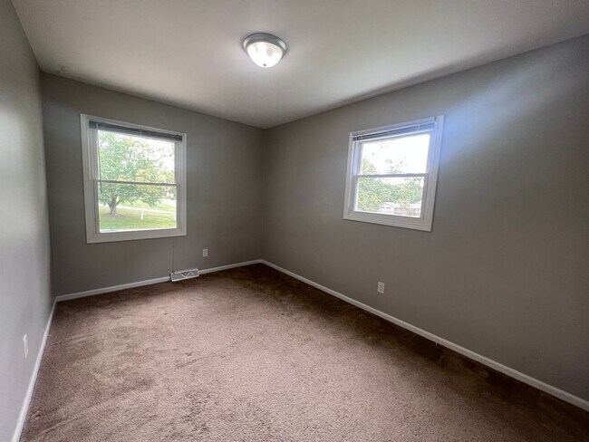 Building Photo - 3003 Winesap Dr NE
