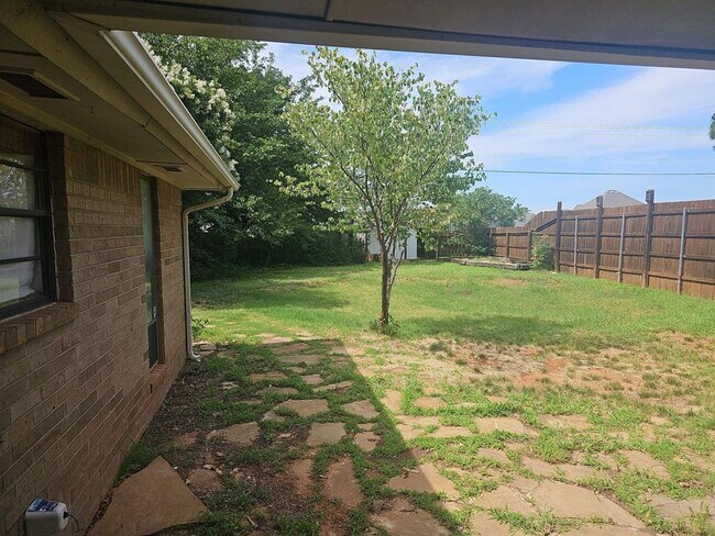 Building Photo - 3300 Choctaw Dr