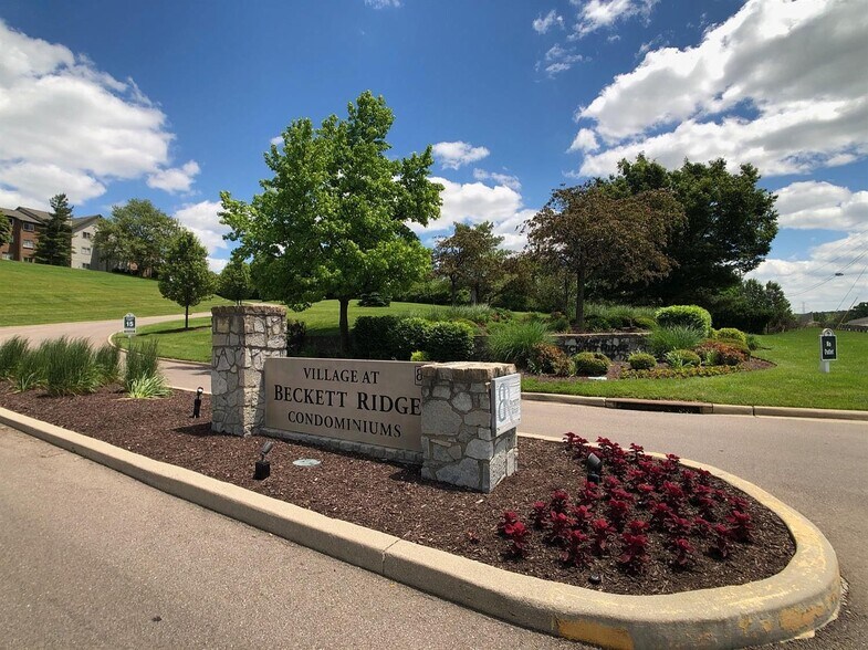 Building Photo - 8859 Eagleview Dr