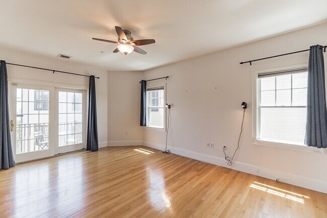 Building Photo - 29 Vinton St