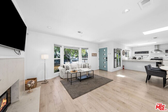 Building Photo - 2559 Colby Ave